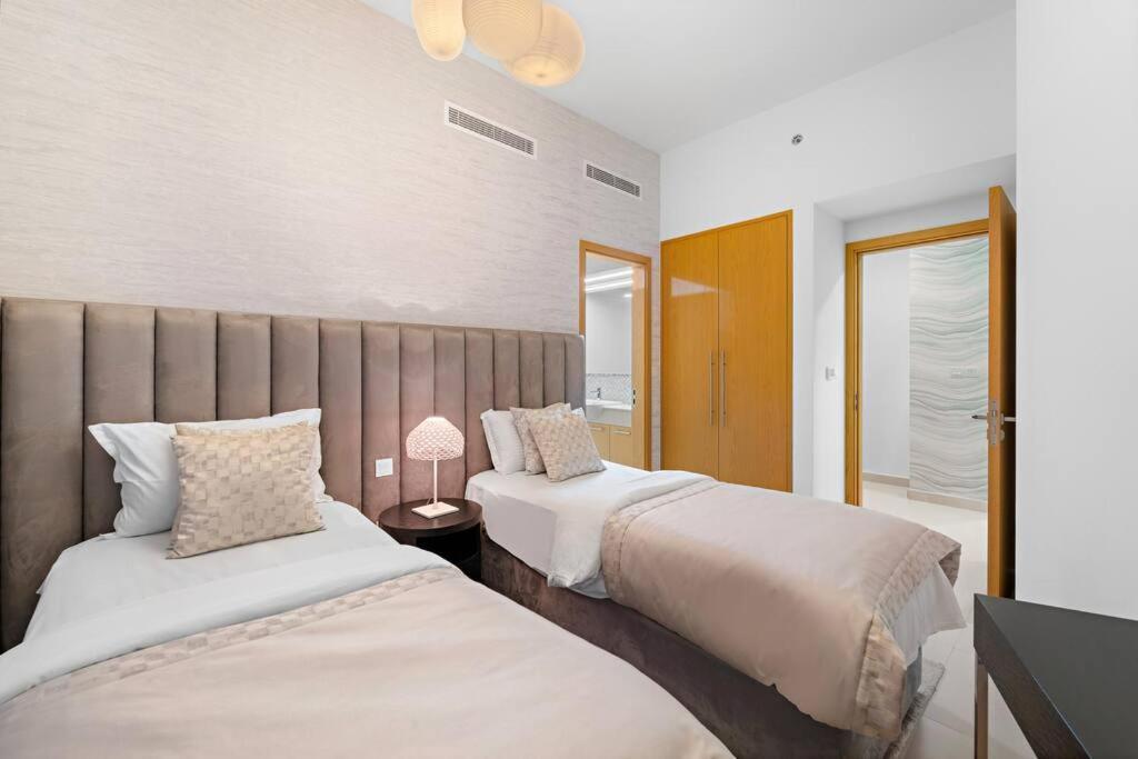 Modern 2br Flat In Bellevue Tower Walk To Mall Dubai